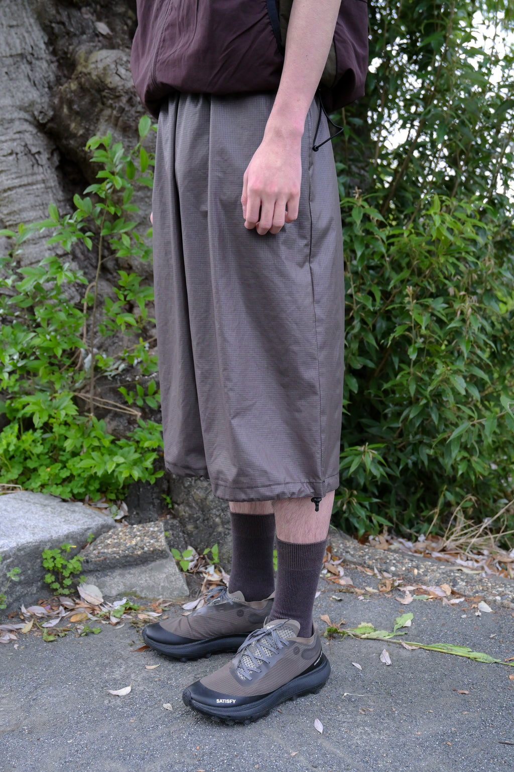 HIKING PANTS / BROWN